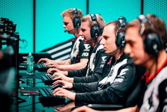DOTA2决赛再度失利 中国玩家心碎三次亚军